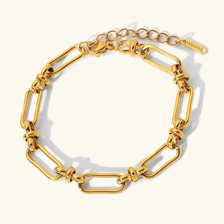 Marisa – Gold bracelet with a fine double structure.