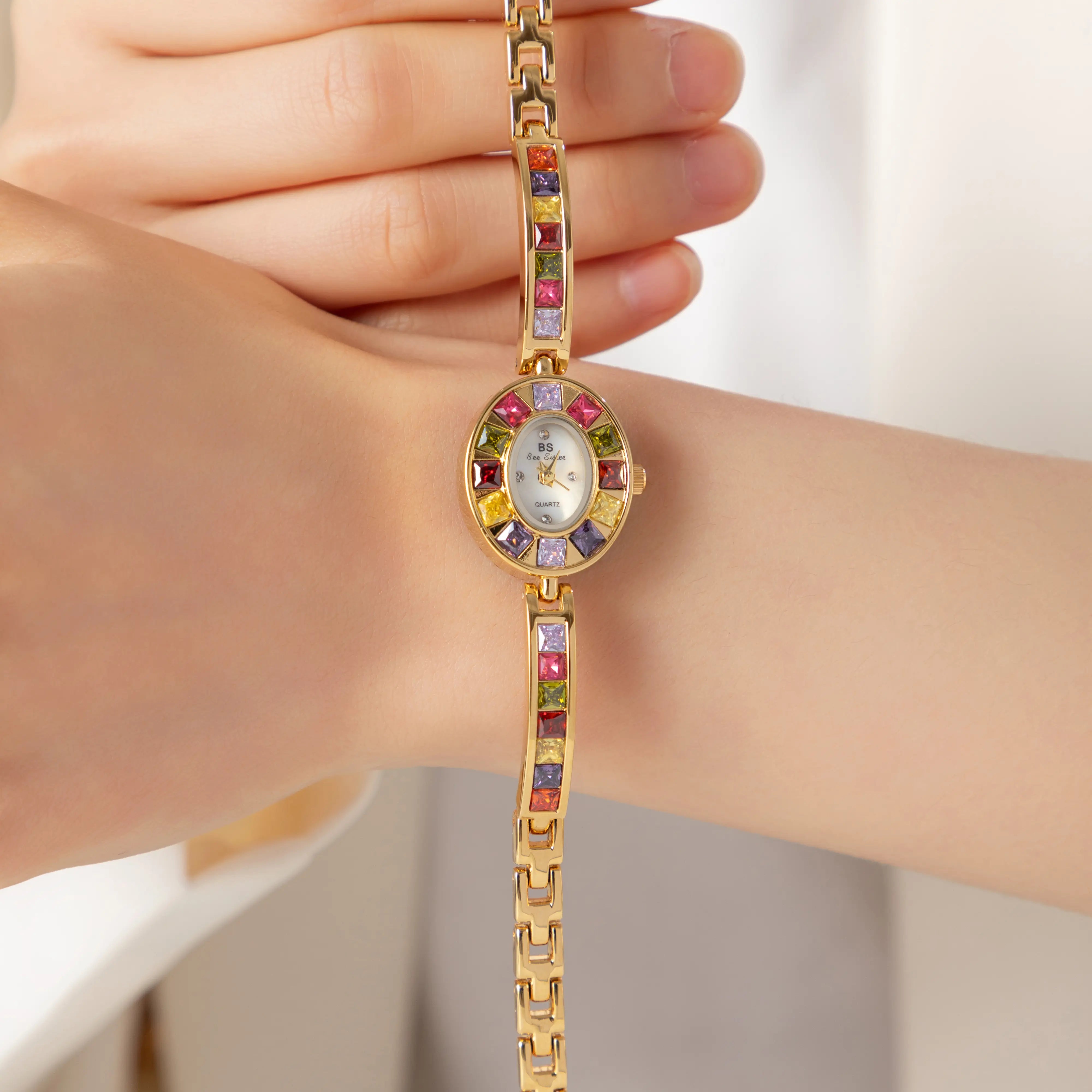 Amélie – Gold Bracelet with Glass Frame.
