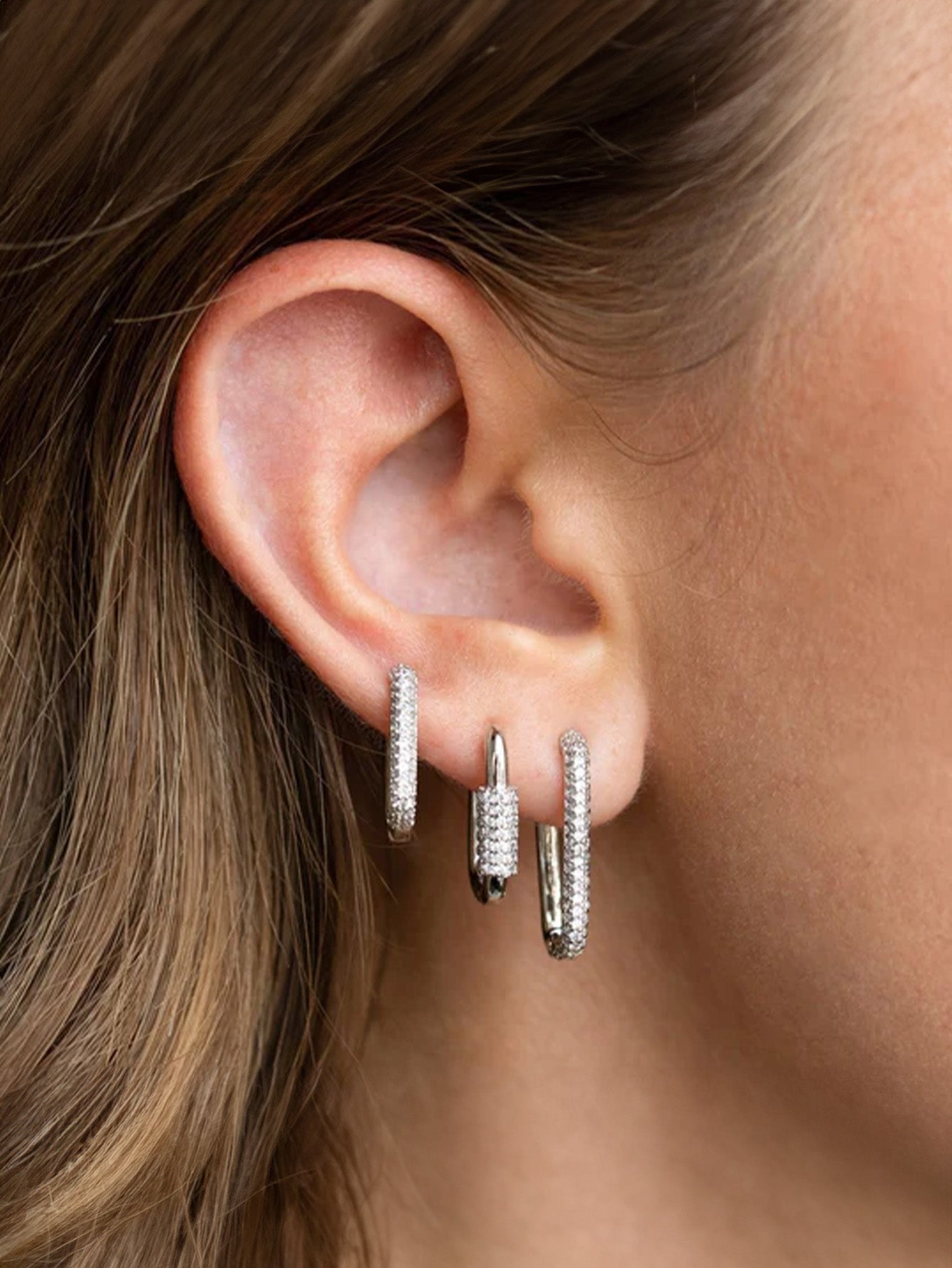 Lara – Gold Earrings with Soft Rounded Pattern