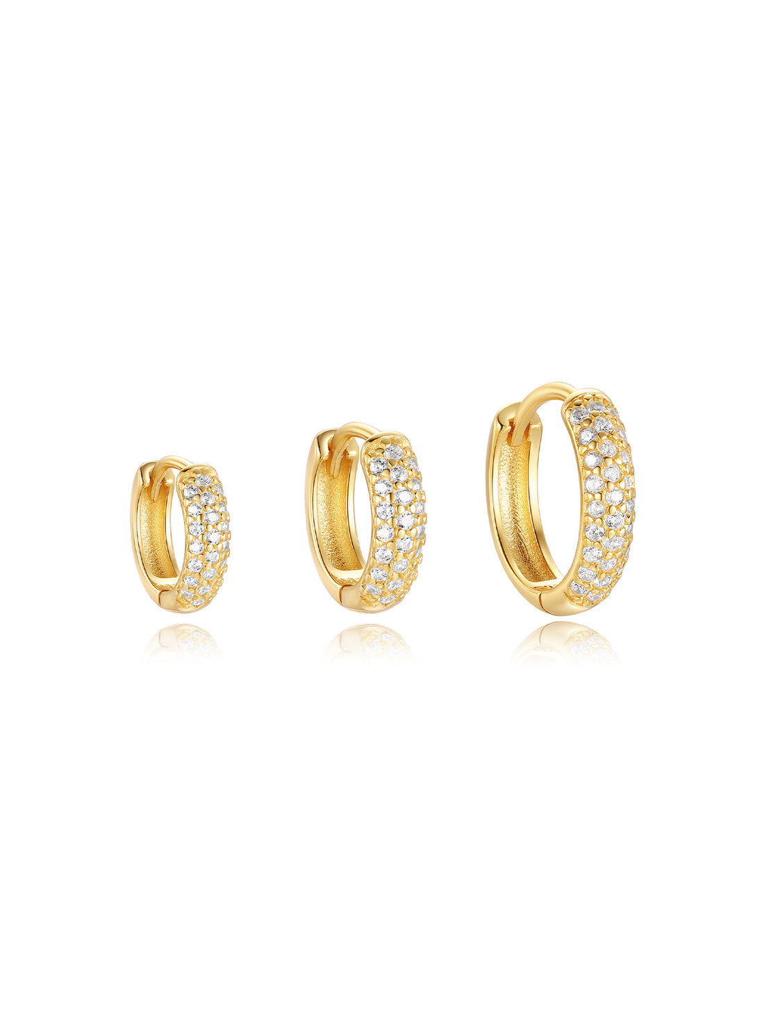 Sina – Gold earrings with minimalist elegance.