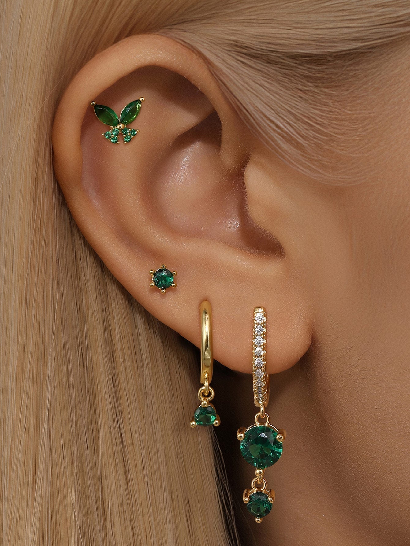 Anja – Gold Earrings with a Slim Profile