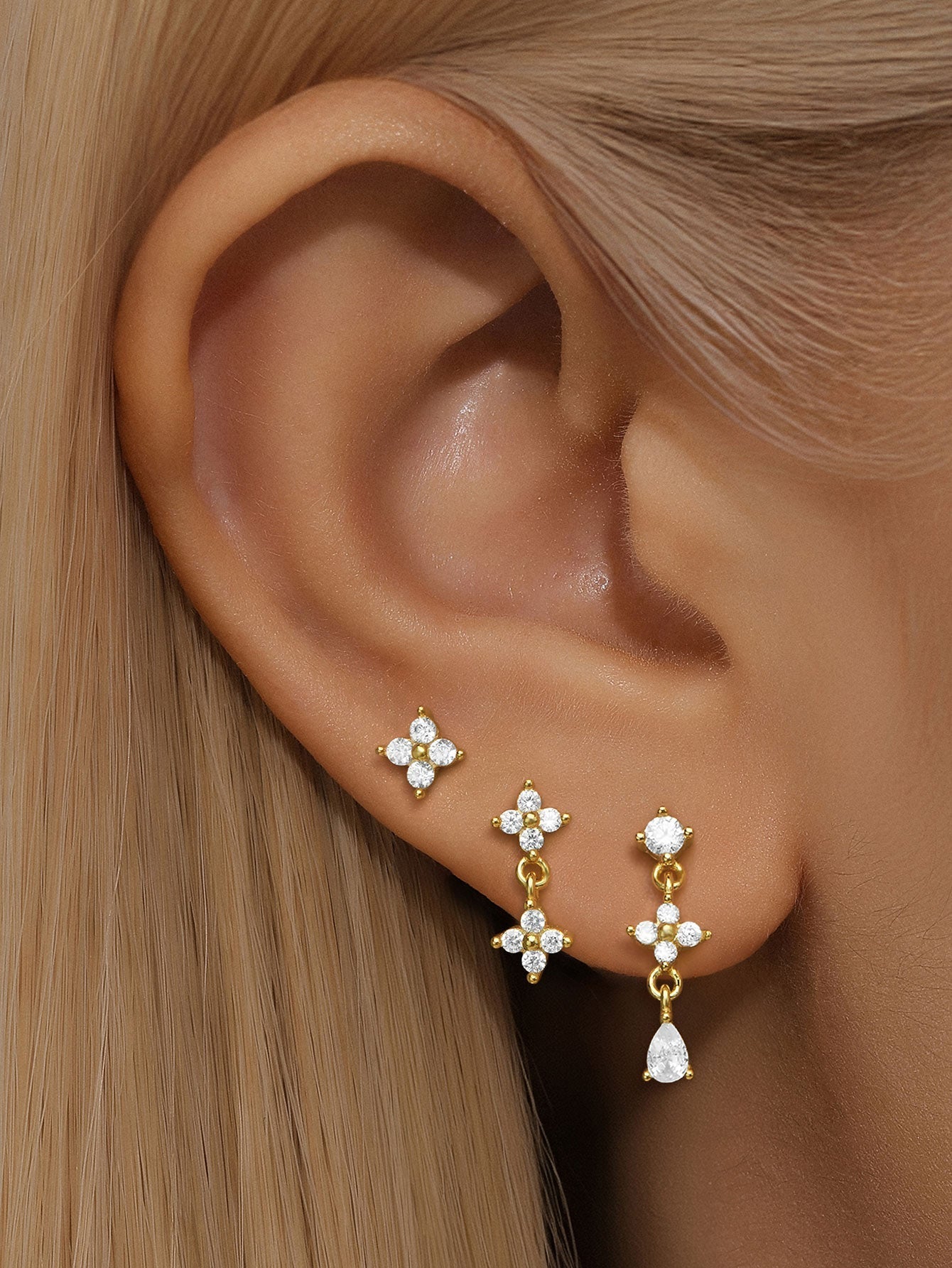 Anika – Gold Earrings with Subtle Movement.