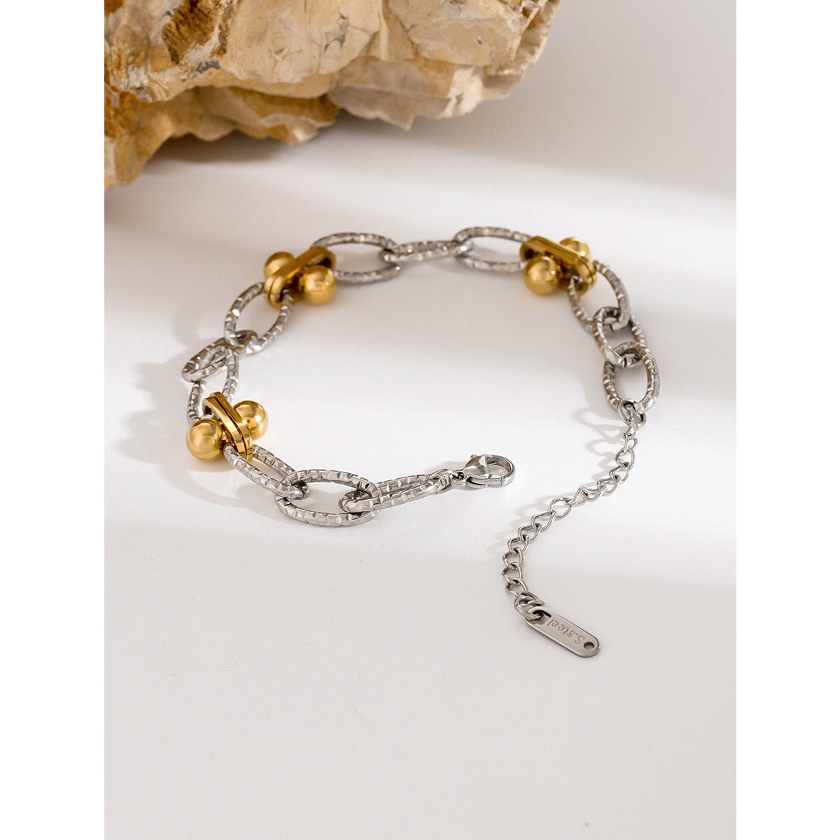 Klara – Gold Bracelet with Pearl Decoration