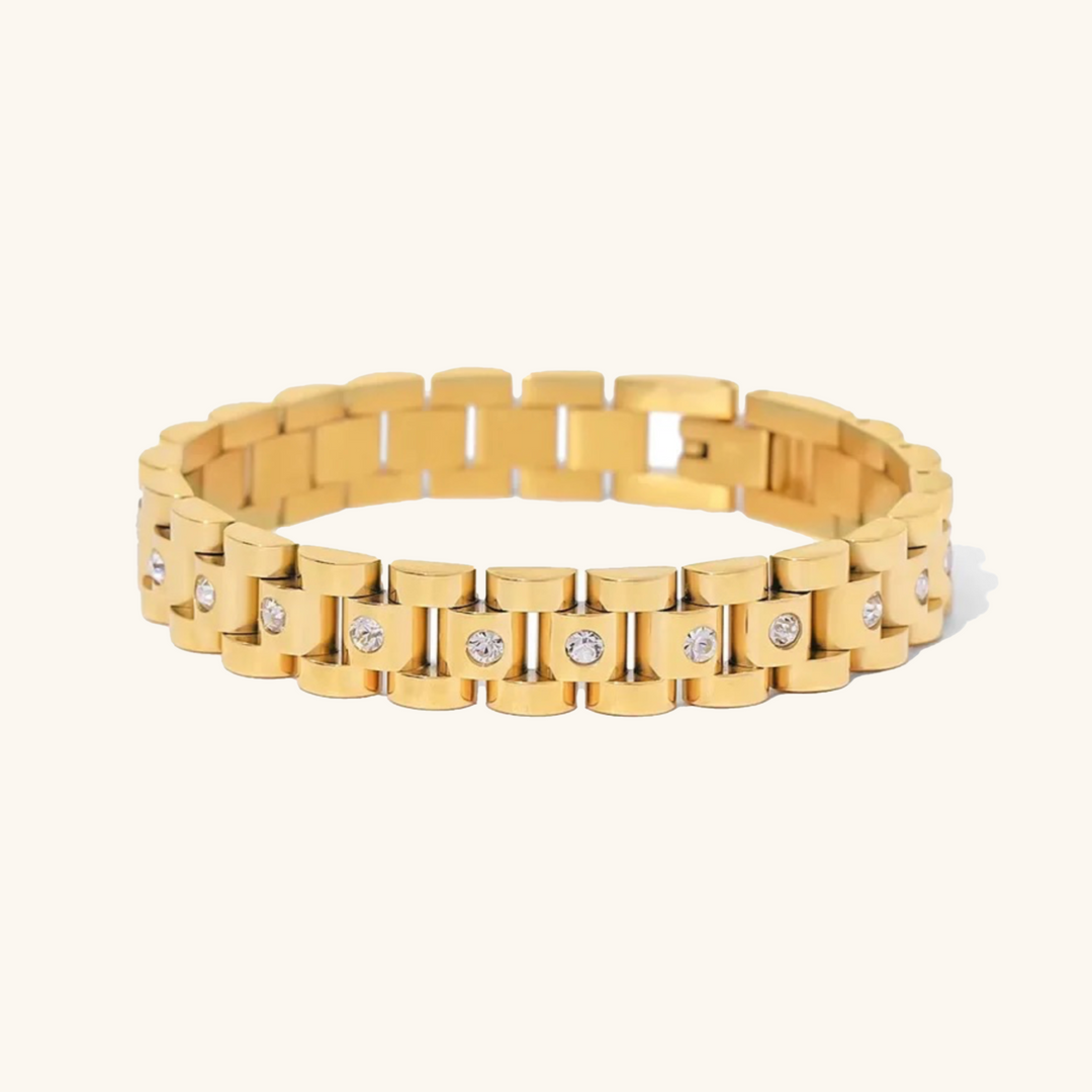 Amira – Gold bracelet with a thick chain structure.