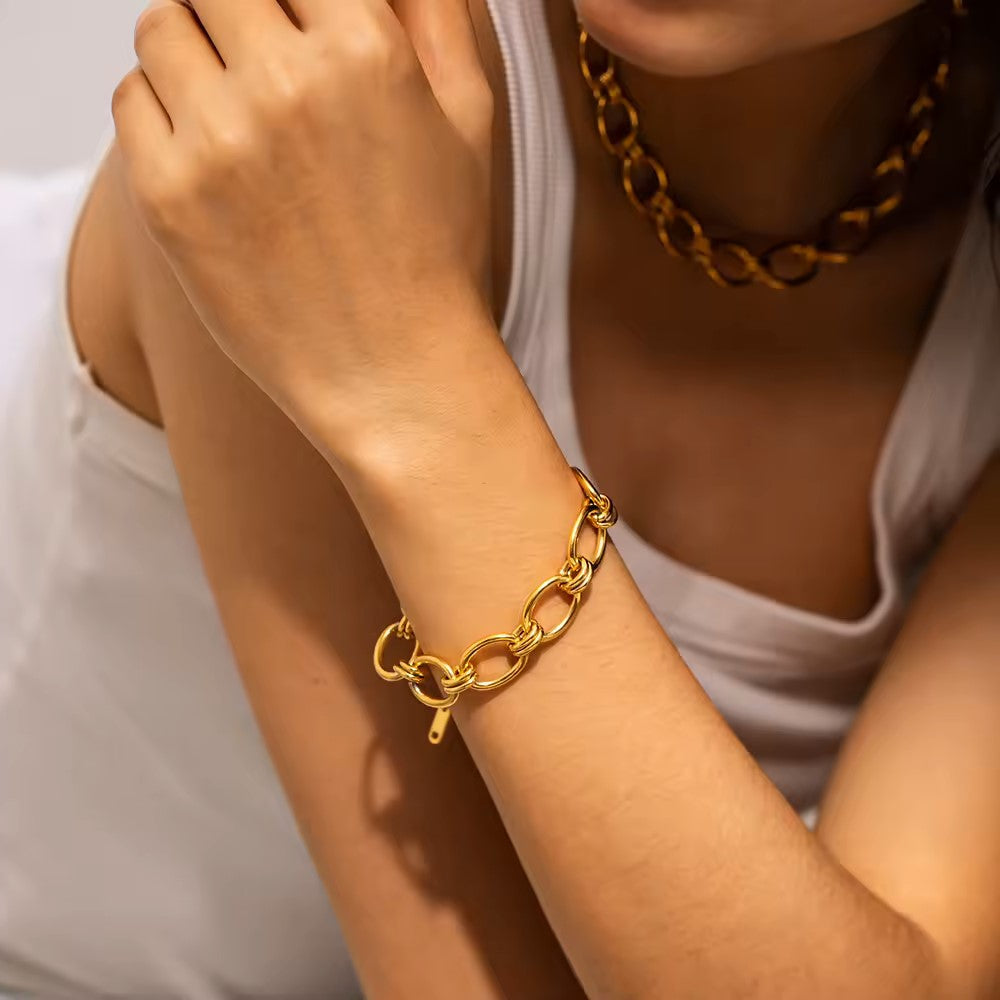 Johanna – Thin gold bracelet with charm details.