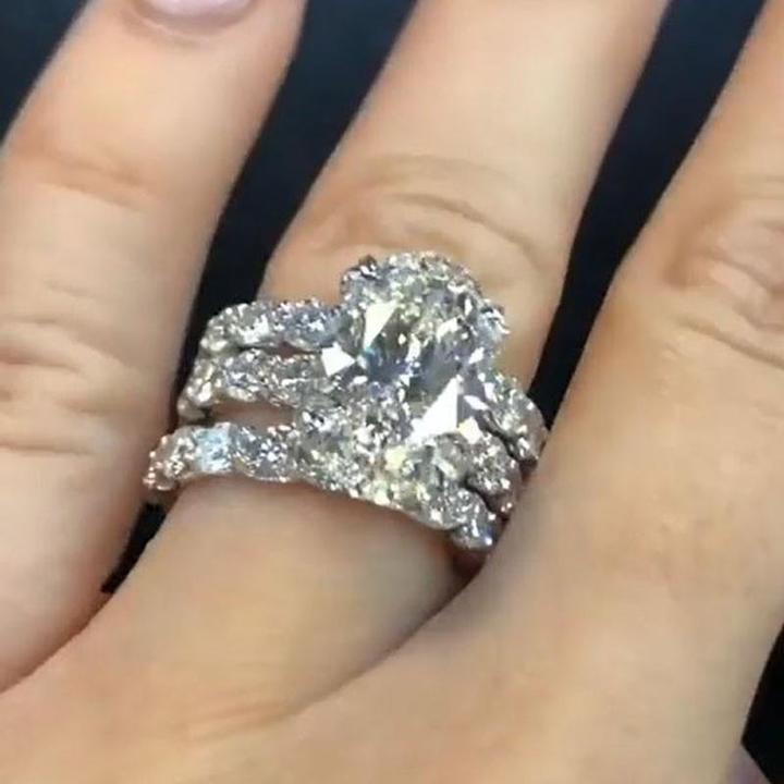 Greta – Ring with silver diamond and decoration.