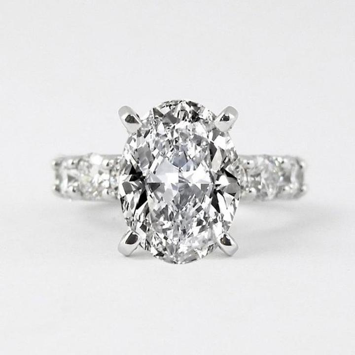 Greta – Ring with silver diamond and decoration.
