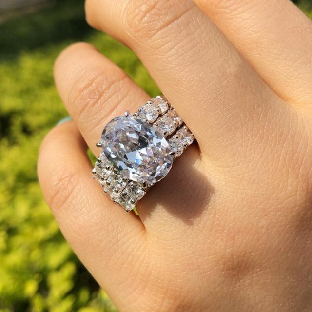 Greta – Ring with silver diamond and decoration.