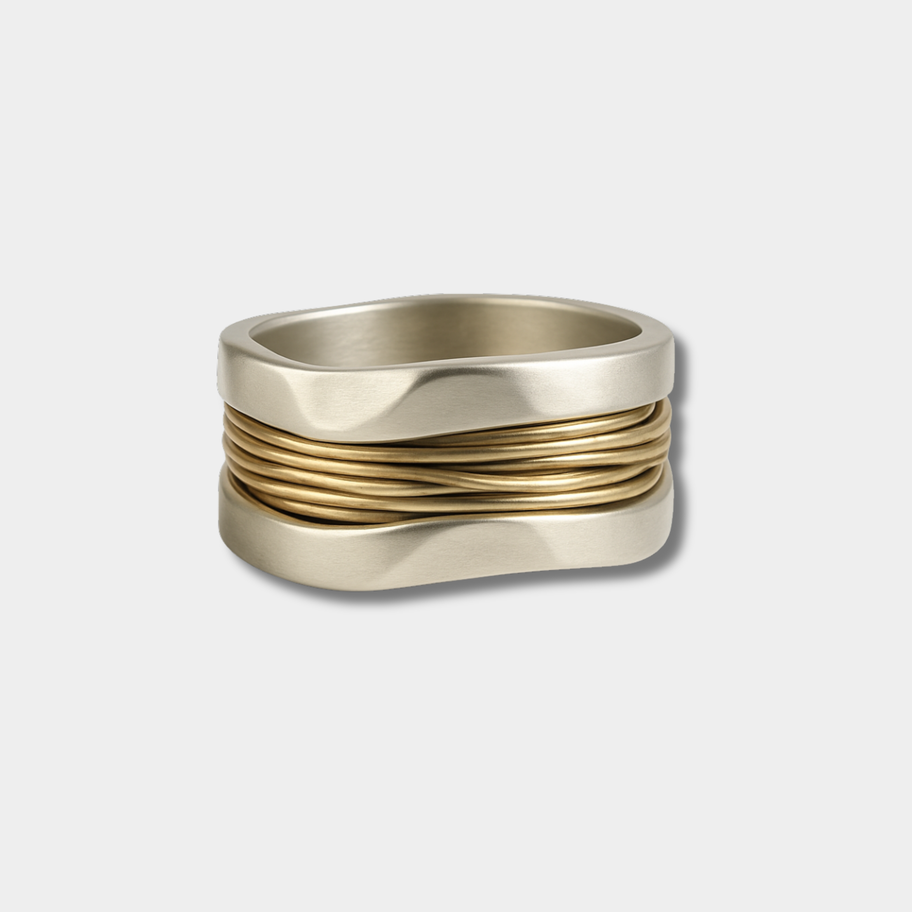 Maria - Ring with Golden Threads