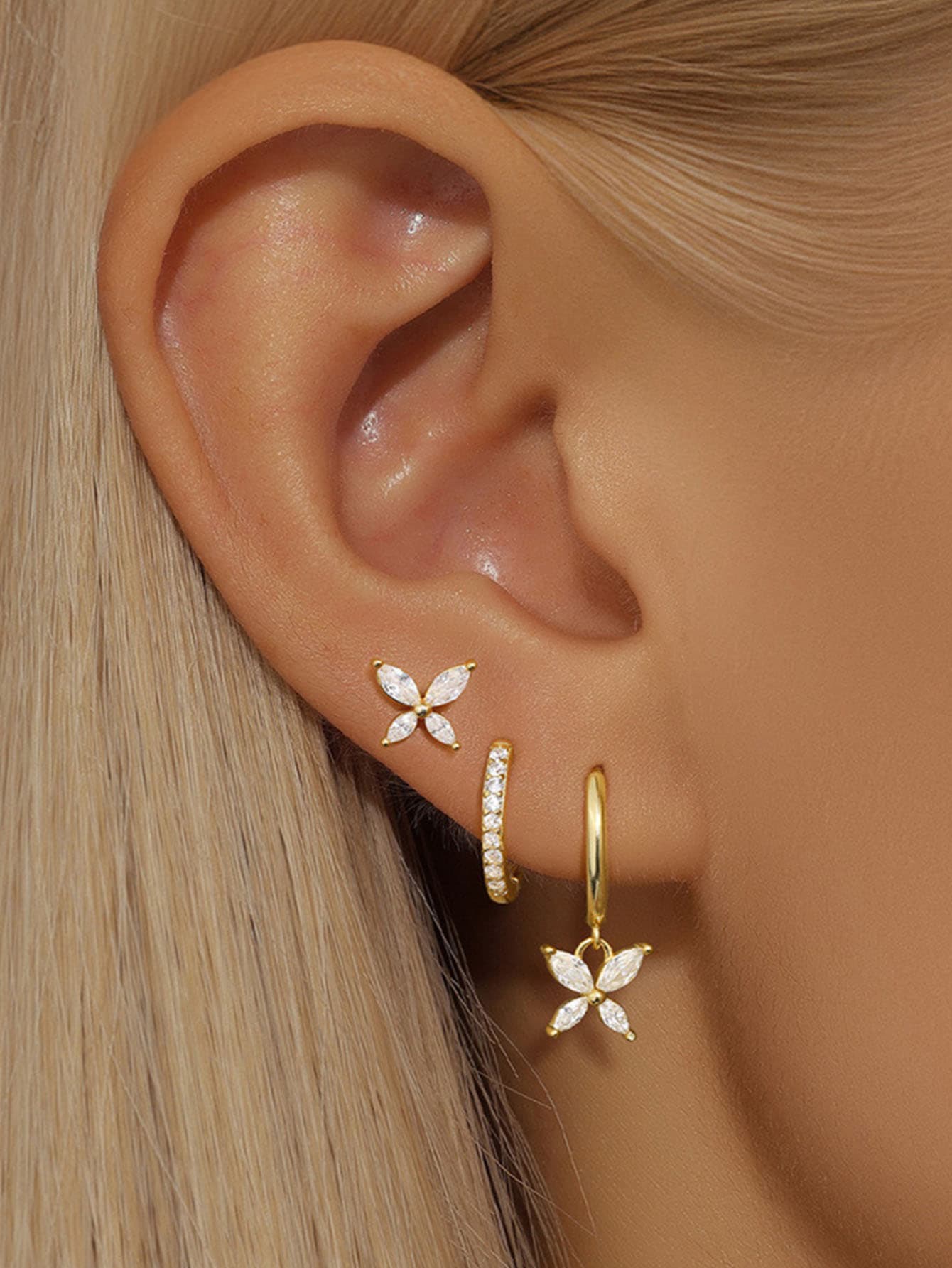 Patricia – Gold Earrings with Fine Texture.