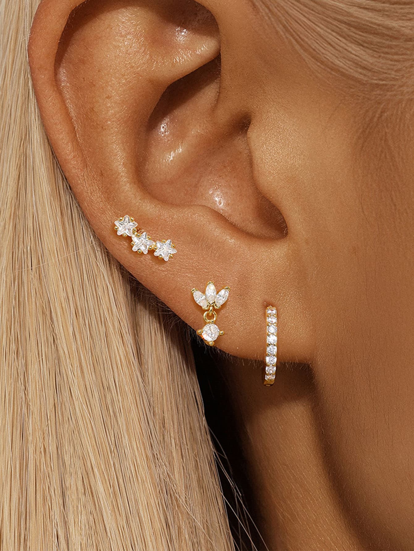 Greta-Louisa – Gold Earrings with Elegant Subtlety.