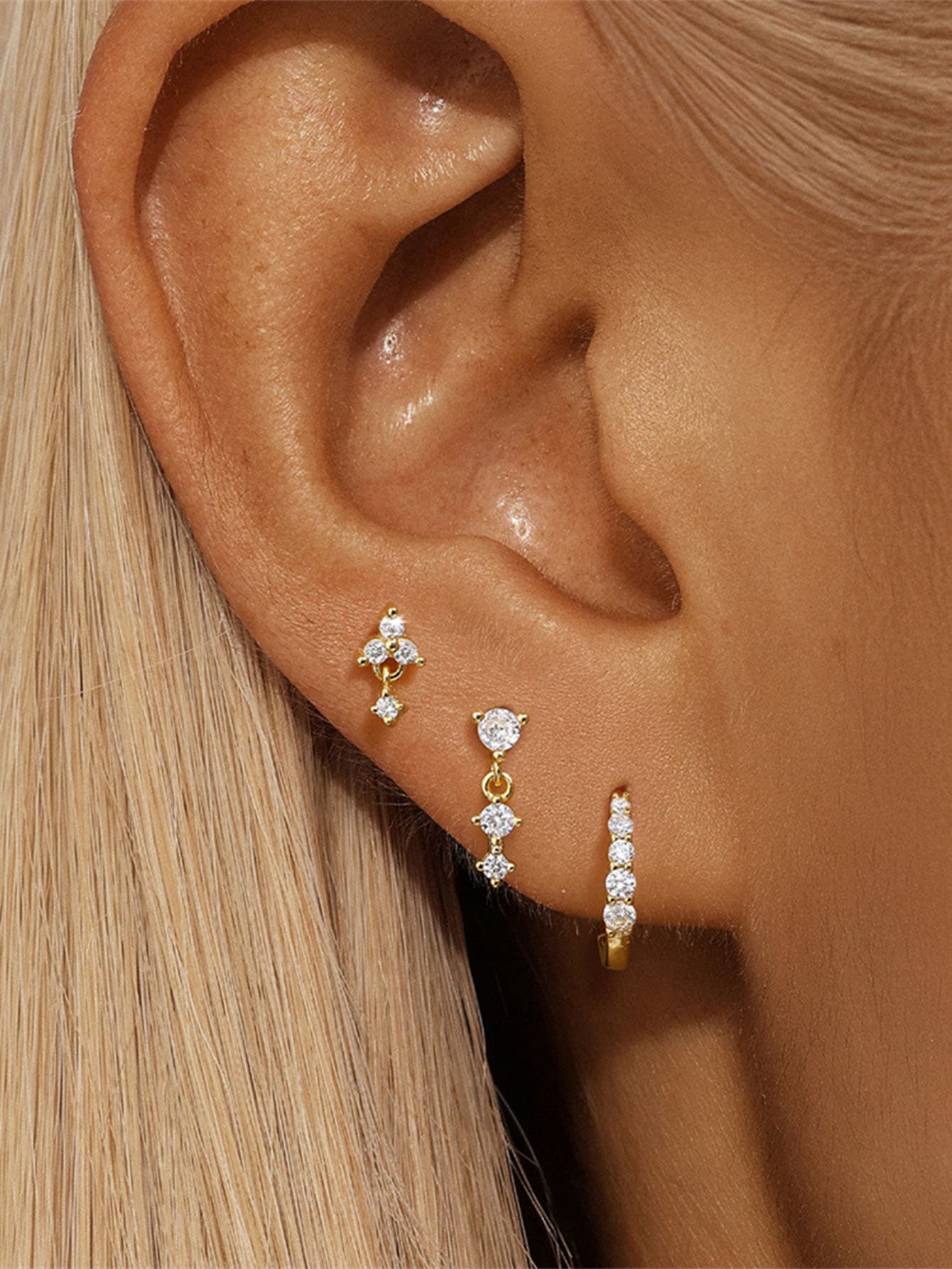 Eva – Gold Earrings with Simple Shine