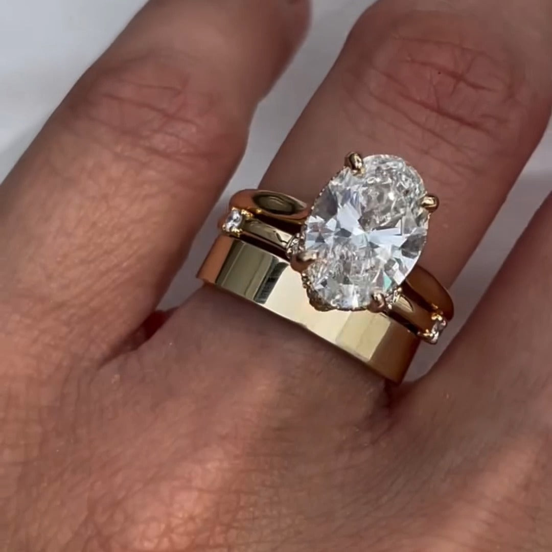 Johanna – solitaire ring with round diamond.