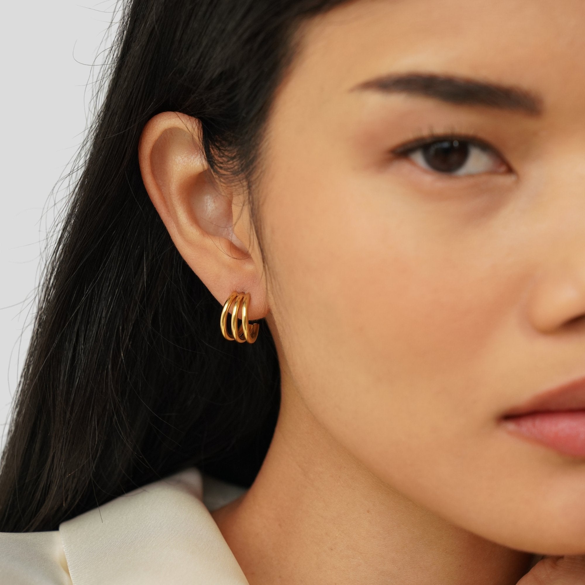 Eleni – Mini circular gold earrings with texture.