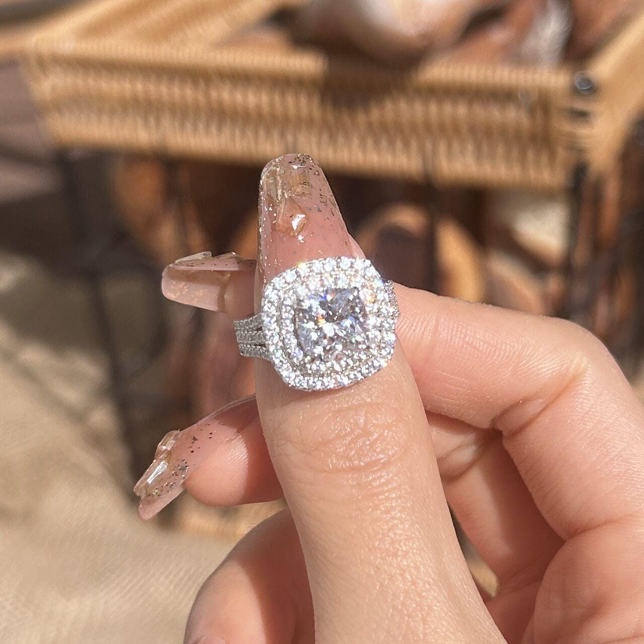 Frieda – Simpler ring with a round stone.