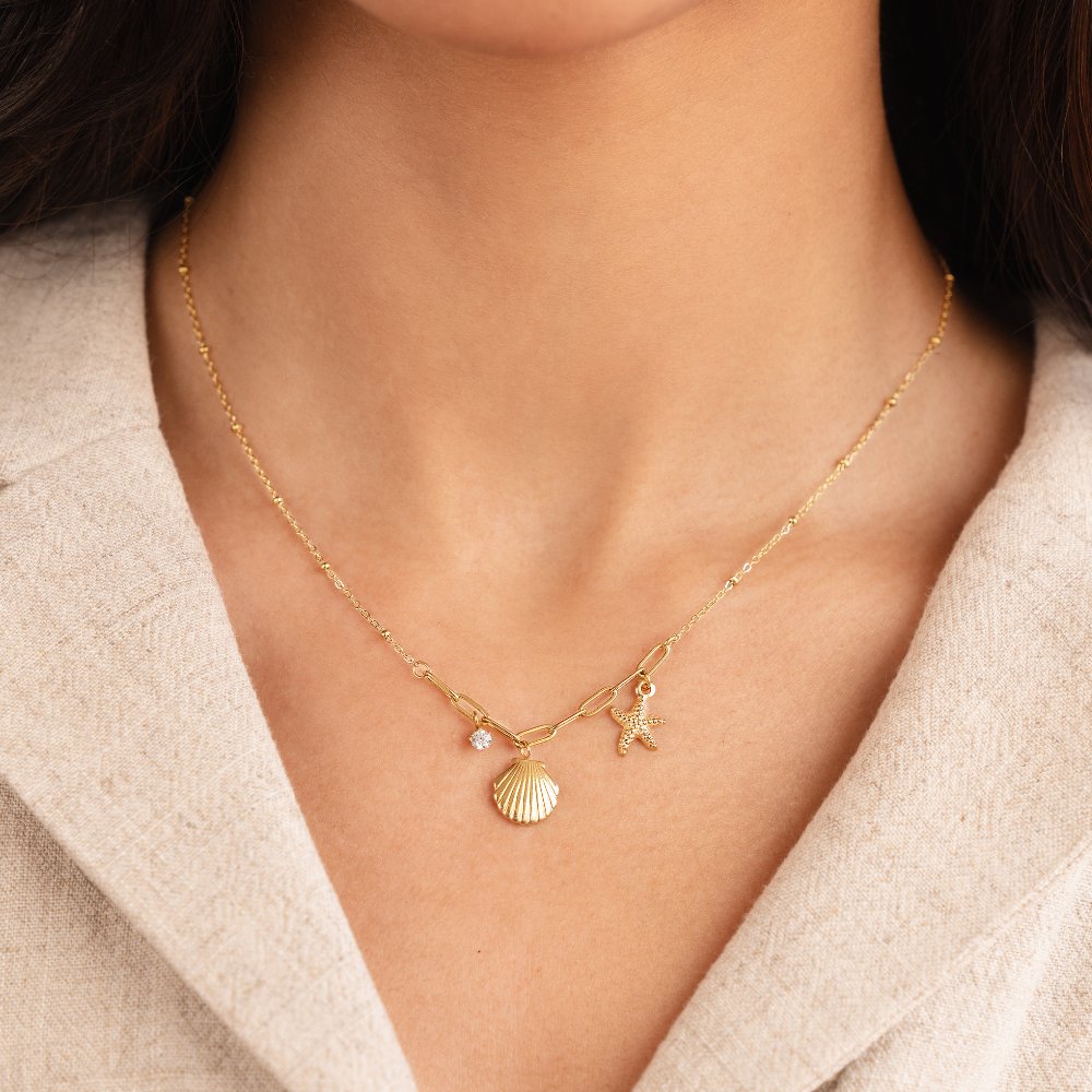 Greta – Necklace with Hanging Star in Gold.