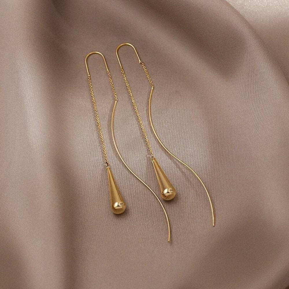 Felicia – Gold earrings with a small coating.
