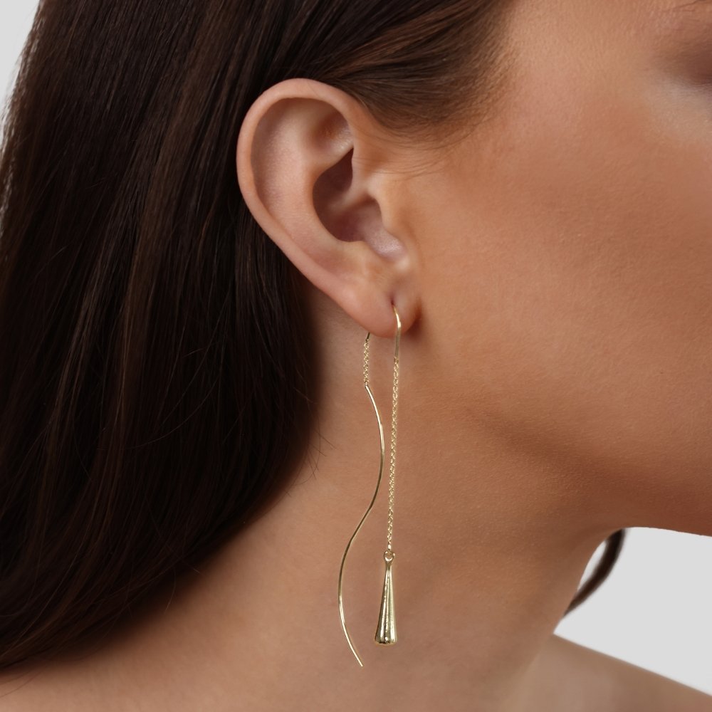 Felicia – Gold earrings with a small coating.