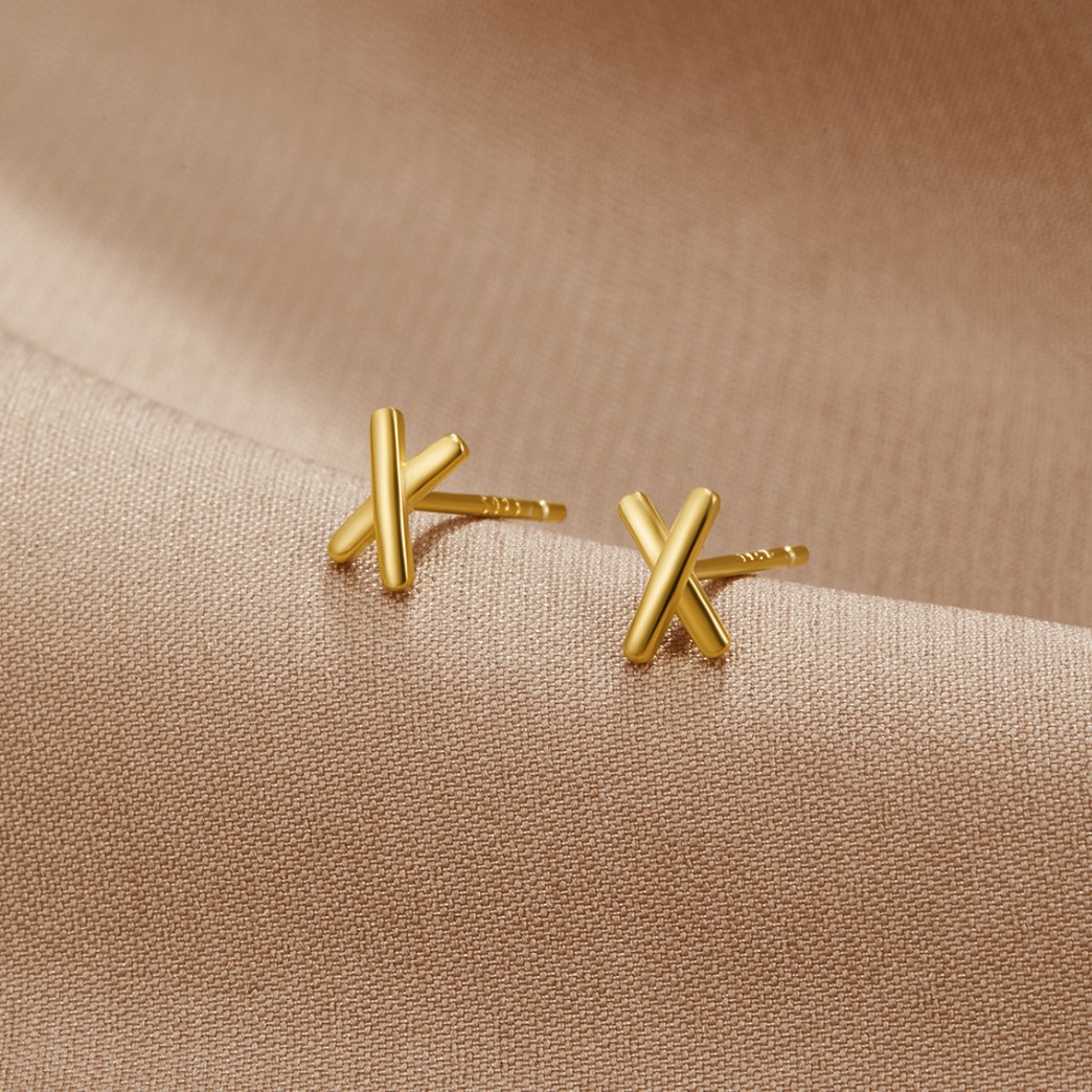 Liza – Gold earrings in the shape of a branch.