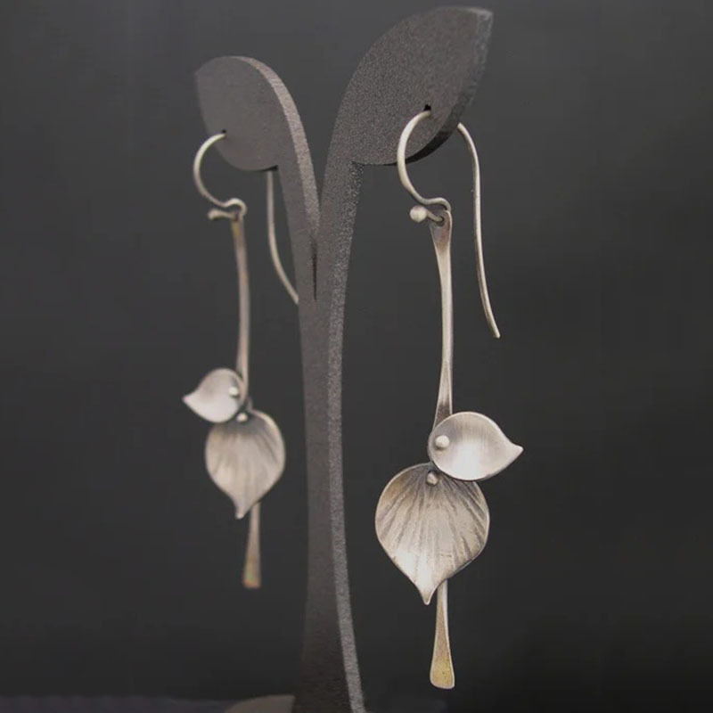 Karin - Vintage silver earrings in leaf shape