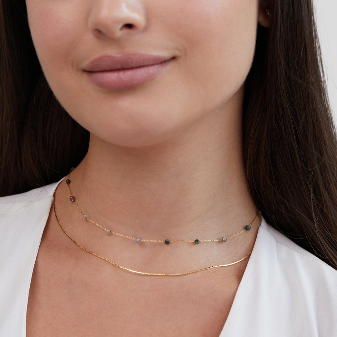 Helga – Necklace in two levels with small details in colour.