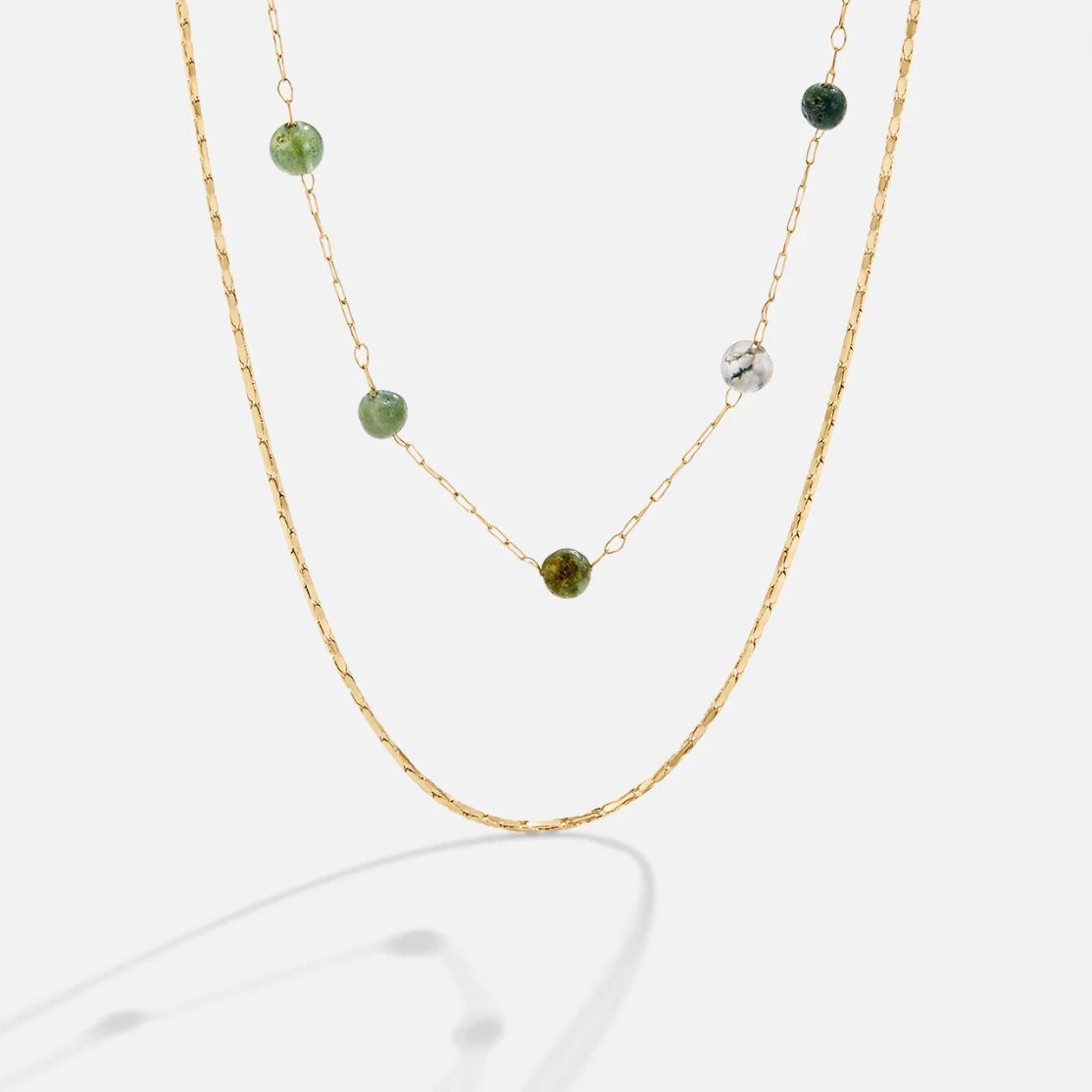 Helga – Necklace in two levels with small details in colour.