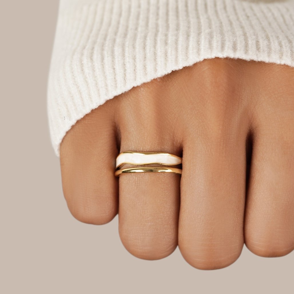 Beatrix – Gold ring with a simple silhouette