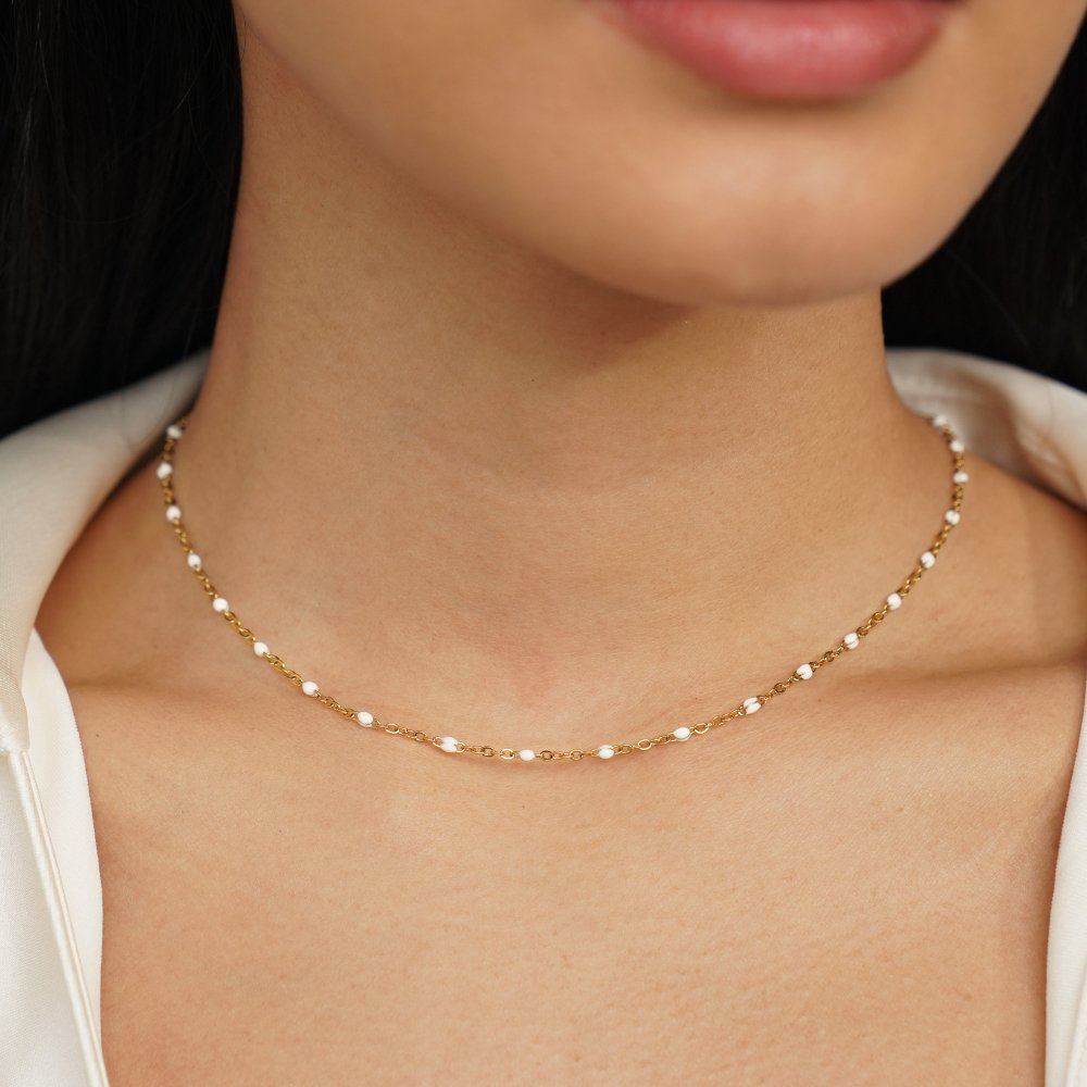 Milena – Short necklace with a smooth surface.
