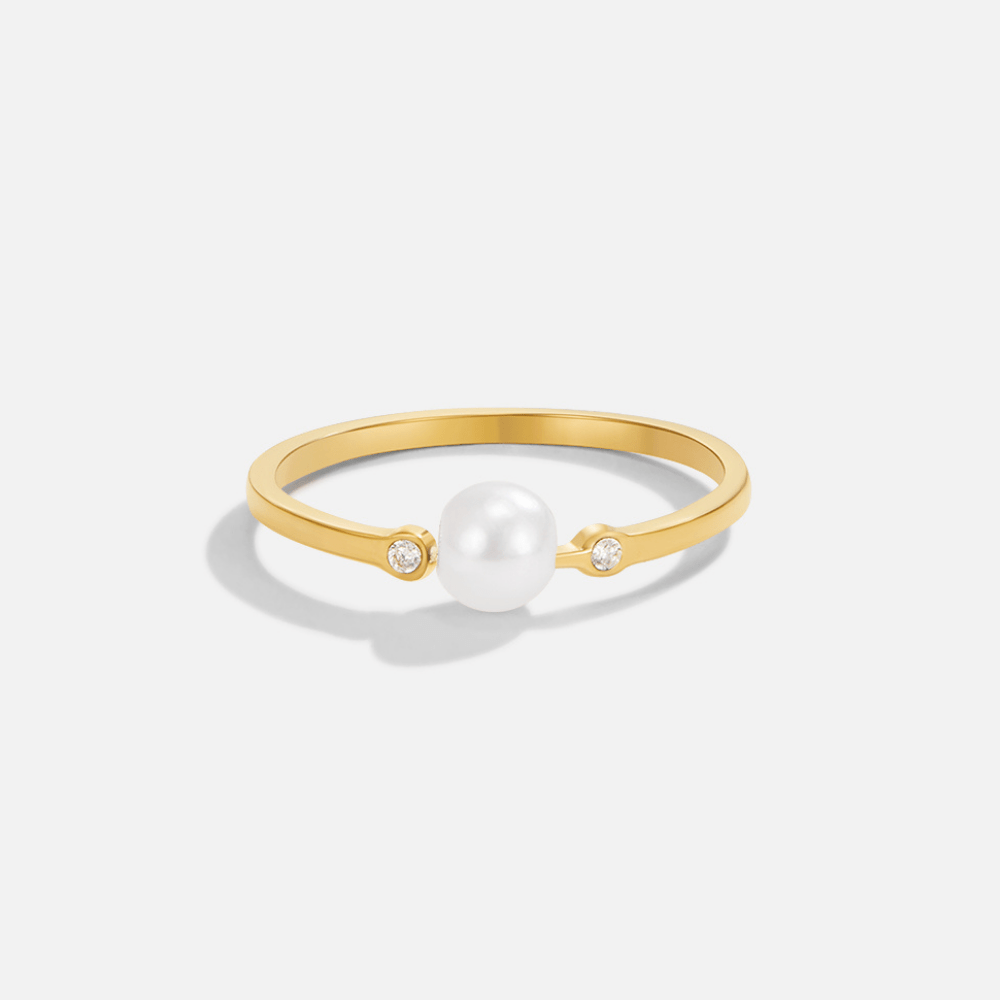 Ring with freshwater pearls