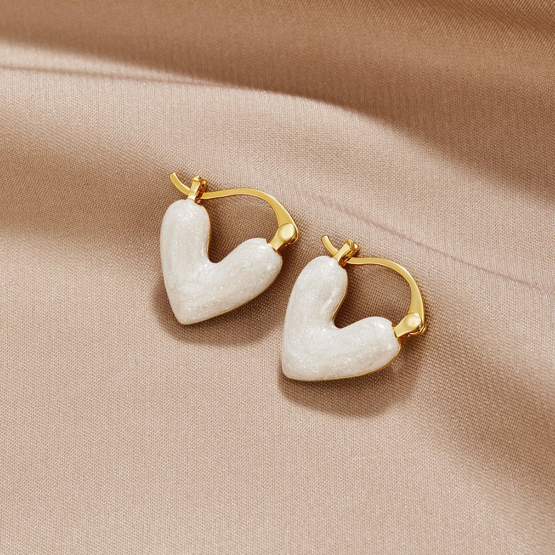 Klara-Louisa – Gold earrings with small crystals.