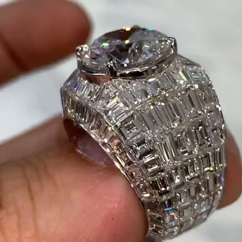 Anna-Lena – Ring with round-cut diamond in silver.