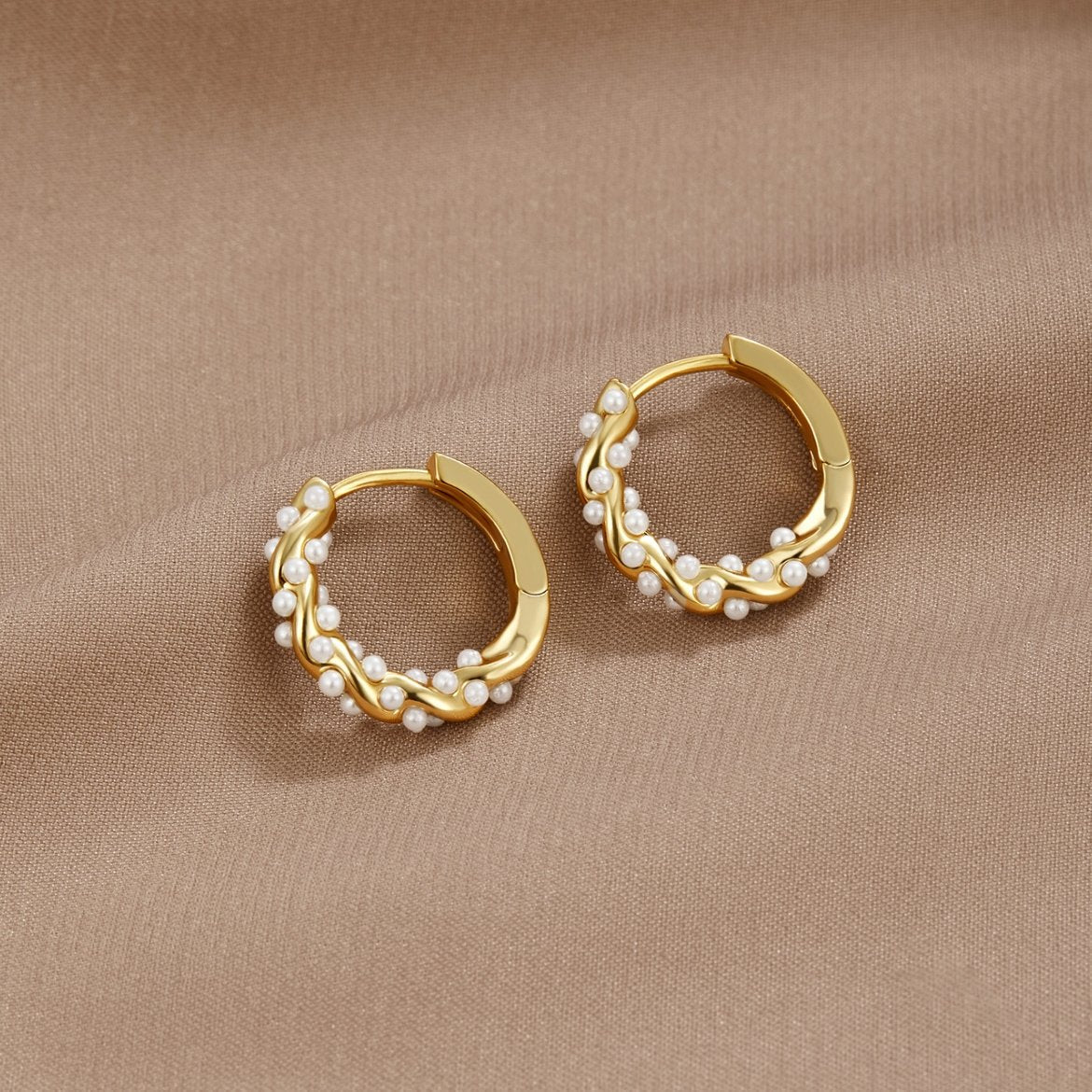 Viktorie-Lena – Gold Earrings with Fine Texture.