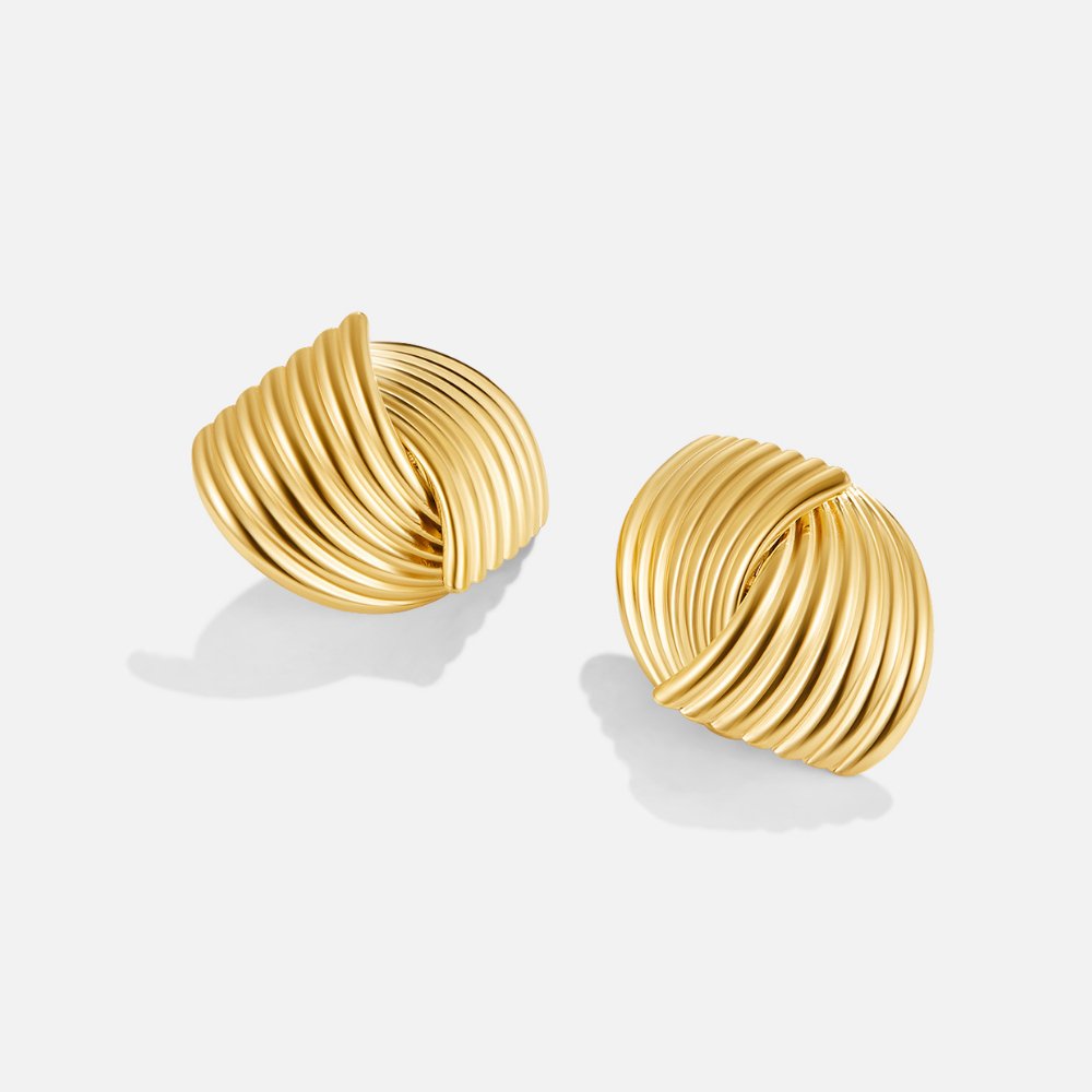Beatrix – Gold Earrings with a Spring Structure