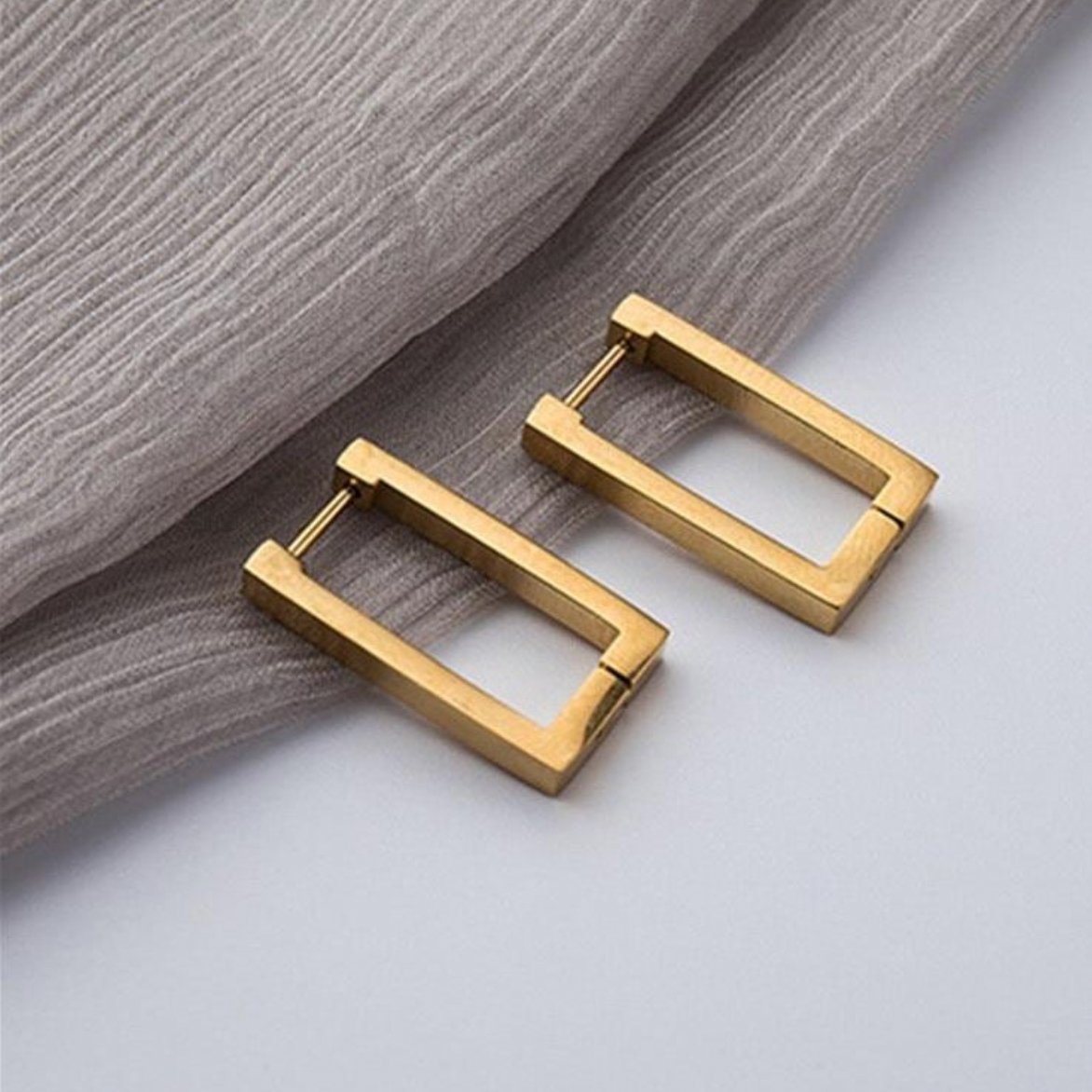 Karolina – Gold Earrings with Geometric Mix.